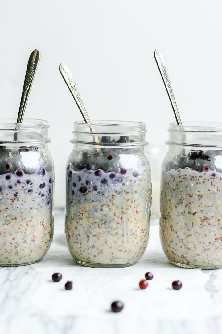 Berry Overnight Oats Crumble Cup
