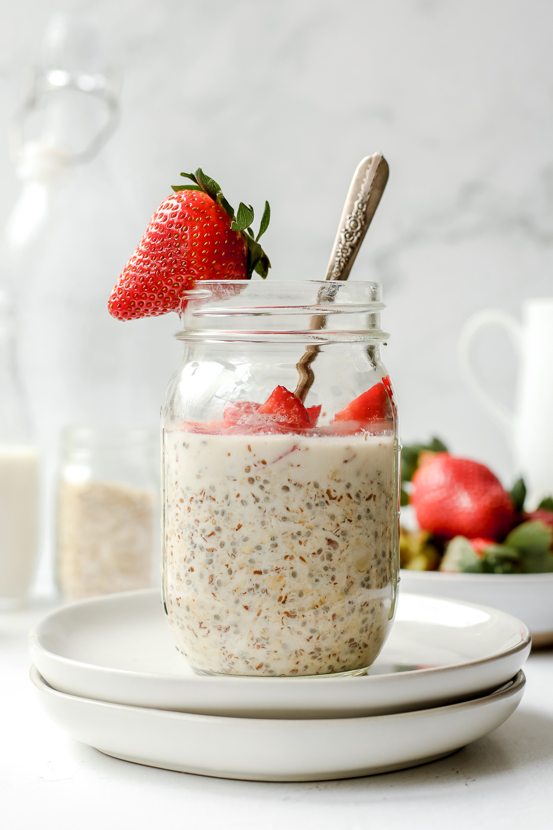 https://braesbites.com/wp-content/uploads/2022/03/Strawberry-Overnight-Oats-4.jpg